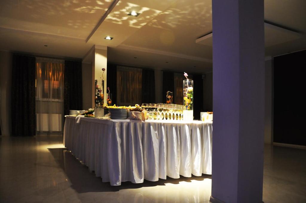 Hotel Pojezierze Szczecinek Extérieur photo